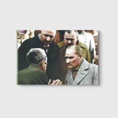Mustafa Kemal  Milleti Dinlerken