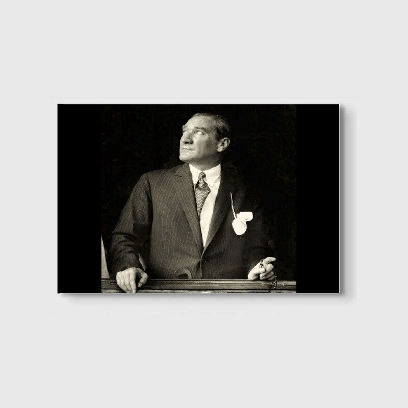 Atatürk Kürsüde